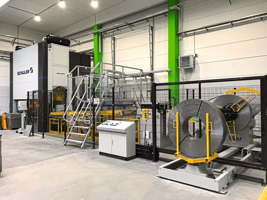 Seit kurzer Zeit läuft bei Lang Metallwaren in Woldegk bei Neubrandenburg der Stanzautomat MC 400 von Schuler. Seit kurzer Zeit läuft bei Lang Metallwaren in Woldegk bei Neubrandenburg der Stanzautomat MC 400 von Schuler.