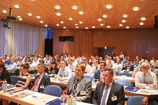 Bereits 2019 konnte die Fachtagung „Mehr Effizienz im Presswerk“ 120 Teilnehmer nach Sindelfingen locken Bereits 2019 konnte die Fachtagung „Mehr Effizienz im Presswerk“ 120 Teilnehmer nach Sindelfingen locken