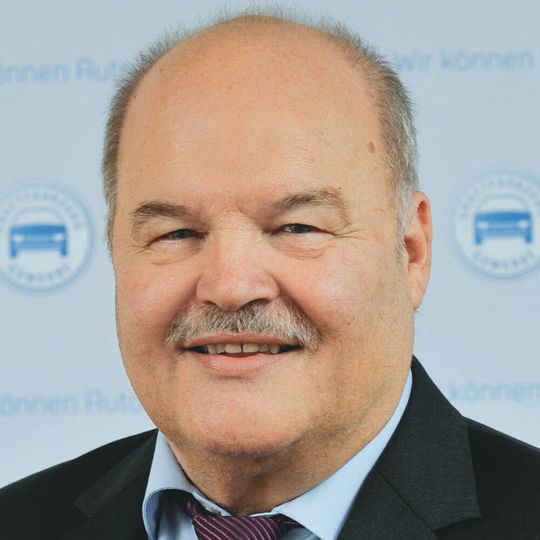 Albert Vetterl, Präsident des Kfz-Landesverbands Bayern, fürchtet um die Existenz vieler Kfz-Betriebe und setzt auf die Unterstützung der Politik. Albert Vetterl, Präsident des Kfz-Landesverbands Bayern, fürchtet um die Existenz vieler Kfz-Betriebe und setzt auf die Unterstützung der Politik.