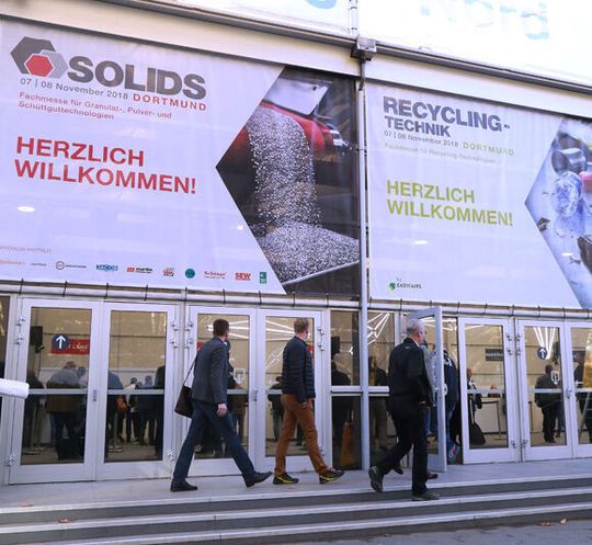 Die Solids in Dortmund bietet auch in diesem Jahr wieder die Möglichkeit zu fachlichem Austausch mit Experten. Die Solids in Dortmund bietet auch in diesem Jahr wieder die Möglichkeit zu fachlichem Austausch mit Experten.