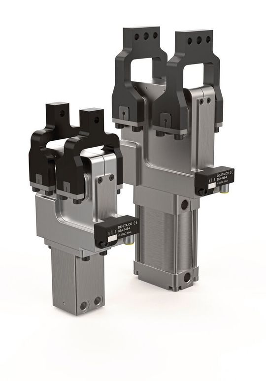 Das zweiarmige Design zeichnet den Descato-Kraftspanner des Typs 84A40-1 respektive 84A50-1 besonders aus, betont der Hersteller aus den USA. Das erlaubt unter anderem den Toleranzausgleich und spart außerdem Platz, heißt es. Das zweiarmige Design zeichnet den Descato-Kraftspanner des Typs 84A40-1 respektive 84A50-1 besonders aus, betont der Hersteller aus den USA. Das erlaubt unter anderem den Toleranzausgleich und spart außerdem Platz, heißt es.