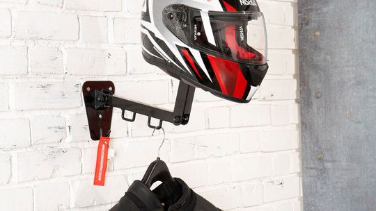 Mit der Louis-Biker-Garderobe kann Kleidung ordentlich verstaut werden, wenn sie gerade nicht genutzt wird, wie jetzt in der Corona-Krise. Mit der Louis-Biker-Garderobe kann Kleidung ordentlich verstaut werden, wenn sie gerade nicht genutzt wird, wie jetzt in der Corona-Krise.