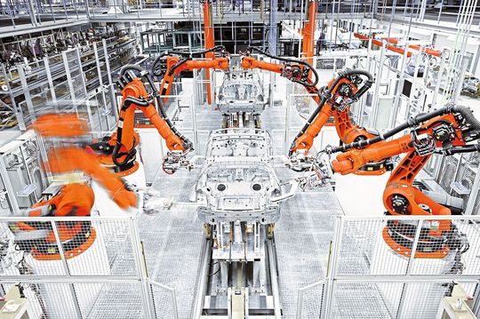 Für Kuka gelte es nun, die neuen Herausforderungen zu meistern und „für die Zeit nach Corona gerüstet zu sein“. Für Kuka gelte es nun, die neuen Herausforderungen zu meistern und „für die Zeit nach Corona gerüstet zu sein“.