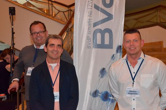 Der BVdP-Vorstand verzichtet in 2020 auf einen eheblichen Teil der Mitgliedsbeiträge: Sönke Neubauer, Reinhard Beyer, Markus Stegmann (v. l.) Der BVdP-Vorstand verzichtet in 2020 auf einen eheblichen Teil der Mitgliedsbeiträge: Sönke Neubauer, Reinhard Beyer, Markus Stegmann (v. l.)