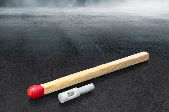 Mikrospritzgussteil aus Technischer Keramik: eine Endoskopspitze für minimalinvasive Eingriffe. Mikrospritzgussteil aus Technischer Keramik: eine Endoskopspitze für minimalinvasive Eingriffe.