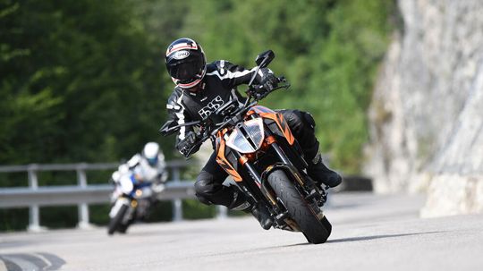 Die neuen Motorrad-Sportreifen der Saison 2020 aus dem Hause Continental machen Tempo: Bisher liegen 255 Reifenfreigaben von zehn Herstellern vor. Die neuen Motorrad-Sportreifen der Saison 2020 aus dem Hause Continental machen Tempo: Bisher liegen 255 Reifenfreigaben von zehn Herstellern vor.