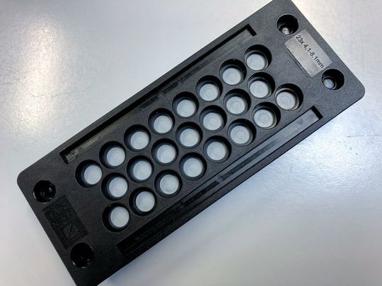 Mit der Zertifizierung der Dichtungsmaterialien EPDM und NBR können auch kundenindividuelle Kabeldurchführungen on demand mit UL gelisteten Materialien ausgeliefert werden. Mit der Zertifizierung der Dichtungsmaterialien EPDM und NBR können auch kundenindividuelle Kabeldurchführungen on demand mit UL gelisteten Materialien ausgeliefert werden.