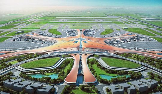 Am Flughafen Beijing-Daxing in China wird die Elektroinstallation für die Gepäcksortieranlage dezentral realisiert – zum Einsatz kommt dabei das podis-Energiebussystem von Wieland Electric. Am Flughafen Beijing-Daxing in China wird die Elektroinstallation für die Gepäcksortieranlage dezentral realisiert – zum Einsatz kommt dabei das podis-Energiebussystem von Wieland Electric.