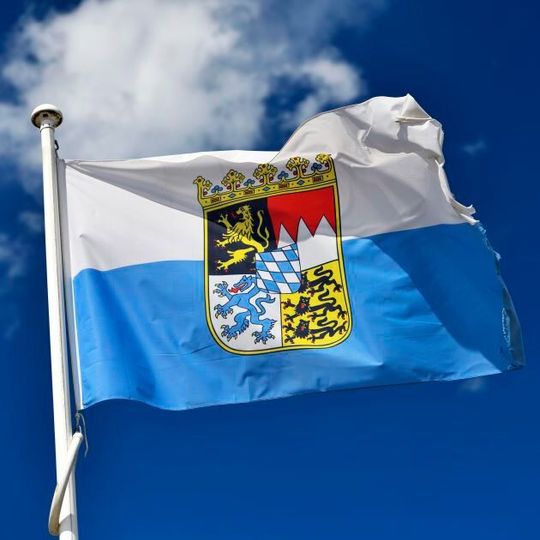 Auch wenn vielen Kfz-Betrieben im Freistaat momentan der Wind hart ins Gesicht bläst: Beim bayerischen Landesverband kümmern sich aktuell 170 Mitarbeiter um die Sorgen und Nöte der Mitglieder. Auch wenn vielen Kfz-Betrieben im Freistaat momentan der Wind hart ins Gesicht bläst: Beim bayerischen Landesverband kümmern sich aktuell 170 Mitarbeiter um die Sorgen und Nöte der Mitglieder.