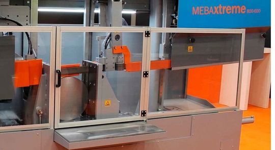 Die schlagkräftige Maschine-Sägeband-Kombination für den Sägedünnschnitt in Vergütungsstahl, die Günther + Schramm jetzt nutzt: Eine Mebaextreme 800-600 des Sägemaschinenherstellers Meba und das Sägeband Arion FG von Wikus. Die schlagkräftige Maschine-Sägeband-Kombination für den Sägedünnschnitt in Vergütungsstahl, die Günther + Schramm jetzt nutzt: Eine Mebaextreme 800-600 des Sägemaschinenherstellers Meba und das Sägeband Arion FG von Wikus.