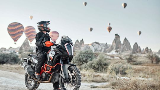 Mit der neuen Textilkombi Carlsbad zielt Klim auf den ambitionierten Adventure-Fahrer ab. Mit der neuen Textilkombi Carlsbad zielt Klim auf den ambitionierten Adventure-Fahrer ab.