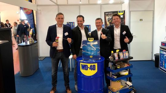 Josef Simet (Zweiter von rechts) besetzt bei WD-40 nun die Position als Sales Manager Retail. Josef Simet (Zweiter von rechts) besetzt bei WD-40 nun die Position als Sales Manager Retail.