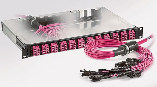 Verkabelung:
Die Überwachungslösung bei TenneT kann mit den Anforderungen des dynamischen Energiemarktes wachsen. Die Arbeitsplätze in den Leitständen basieren auf modernster Verkabelungs- und IT-Technik und stellen mit ihren ausgefeilten Anwendungen eine lückenlose Kontrolle des Versorgungsnetzes sicher. Verkabelung:
Die Überwachungslösung bei TenneT kann mit den Anforderungen des dynamischen Energiemarktes wachsen. Die Arbeitsplätze in den Leitständen basieren auf modernster Verkabelungs- und IT-Technik und stellen mit ihren ausgefeilten Anwendungen eine lückenlose Kontrolle des Versorgungsnetzes sicher.