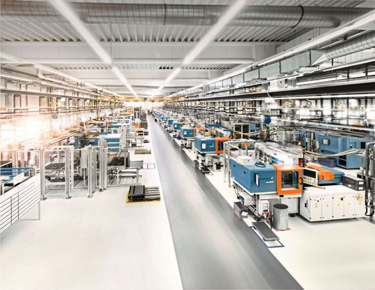 Industriesteckverbinder: Anwendungen für IIoT und Industrie 4.0, beispielsweise automatische Produktionslinien, erfordern High-Speed-Steckverbinder, die eine hohe Zuverlässigkeit, hohe elektromagnetische Störfestigkeit und geringe Abmessungen haben. Industriesteckverbinder: Anwendungen für IIoT und Industrie 4.0, beispielsweise automatische Produktionslinien, erfordern High-Speed-Steckverbinder, die eine hohe Zuverlässigkeit, hohe elektromagnetische Störfestigkeit und geringe Abmessungen haben.