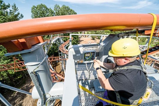 Jedes Fahrgeschäft beschäftigt die Mitarbeiter von Gerstlauer über mehrere Monate. Das reicht von den Simulationen am Computer über die Konstruktion bis zu Aufbau und Inbetriebnahme am Ort des Kunden.