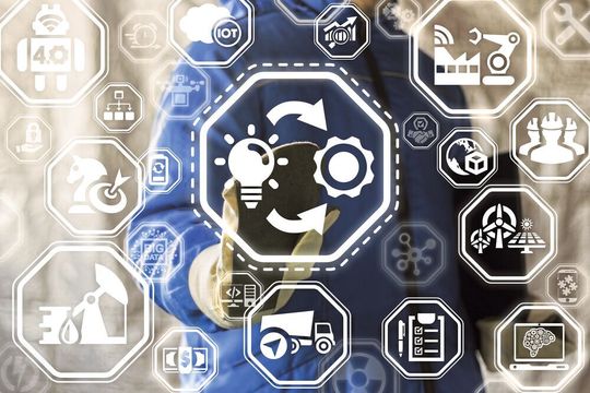 Mit einem Manufacturing Execution System lassen sich Daten entlang der gesamten Prozesskette zentral verwalten. Mit einem Manufacturing Execution System lassen sich Daten entlang der gesamten Prozesskette zentral verwalten.