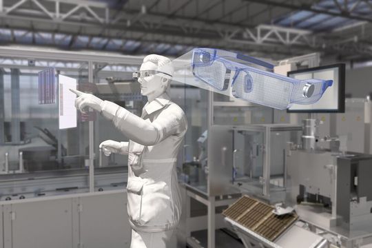 Neue CP1240 in einer Datenbrille beim Einsatz in einer Smart Factory. Neue CP1240 in einer Datenbrille beim Einsatz in einer Smart Factory.