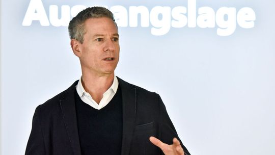 Da war alles noch in Butter und Corona weit weg: Henning Putzke, IVM-Präsident und Leiter BMW Motorrad Deutschland, im Frühjahr 2020, bei der Präsentation großer Pläne für eine runderneuerte Intermot in Köln. Da war alles noch in Butter und Corona weit weg: Henning Putzke, IVM-Präsident und Leiter BMW Motorrad Deutschland, im Frühjahr 2020, bei der Präsentation großer Pläne für eine runderneuerte Intermot in Köln.