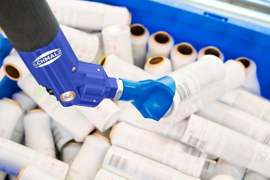 Ein neuer Sauggreifer von Schmalz greift Werkstücke auch direkt an Ecken und Kanten. Ein neuer Sauggreifer von Schmalz greift Werkstücke auch direkt an Ecken und Kanten.