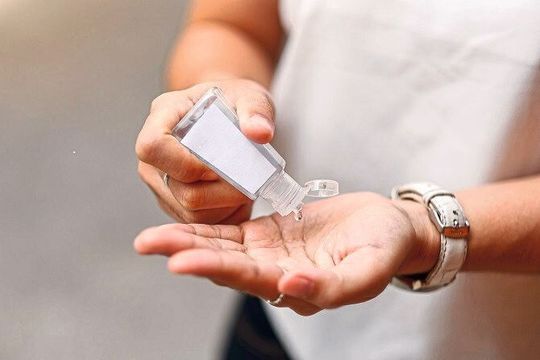 Flussmittelhersteller und Getränkeproduzenten unterstützen bei der Versorgung von Desinfektionsmitteln. Flussmittelhersteller und Getränkeproduzenten unterstützen bei der Versorgung von Desinfektionsmitteln.