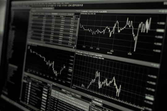 Wer rechtzeitig ein Digitalbusiness etabliert hat, kommt besser durch Krisensituationen wie die gegenwärtige Corona-Krise. Wer rechtzeitig ein Digitalbusiness etabliert hat, kommt besser durch Krisensituationen wie die gegenwärtige Corona-Krise.
