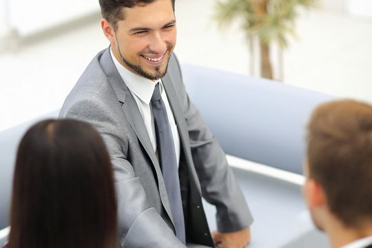 Gebrauchtwagenverkäufer müssen den ganzen Prozess von der Hereinnahme bis zum Verkauf im Blick haben. Gebrauchtwagenverkäufer müssen den ganzen Prozess von der Hereinnahme bis zum Verkauf im Blick haben.