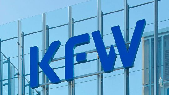 Mit einem Schnellkredit, für die die KfW-Bank zu 100 Prozent bürgt, soll vor allem mittelständischen Betrieben geholfen werden. Mit einem Schnellkredit, für die die KfW-Bank zu 100 Prozent bürgt, soll vor allem mittelständischen Betrieben geholfen werden.