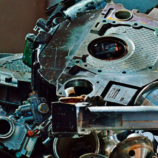 Um die Umweltbilanz von Autos und E-Autos aufzubessern, ist konsequentes Recycling der Materialien notwendig. Um die Umweltbilanz von Autos und E-Autos aufzubessern, ist konsequentes Recycling der Materialien notwendig.