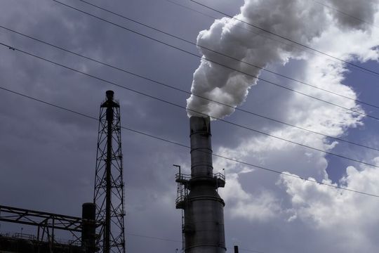 ETH-Forschende analysierten verschiedene Möglichkeiten, die Netto-CO2-Emissionen der chemischen Industrie auf null zu reduzieren. ETH-Forschende analysierten verschiedene Möglichkeiten, die Netto-CO2-Emissionen der chemischen Industrie auf null zu reduzieren.