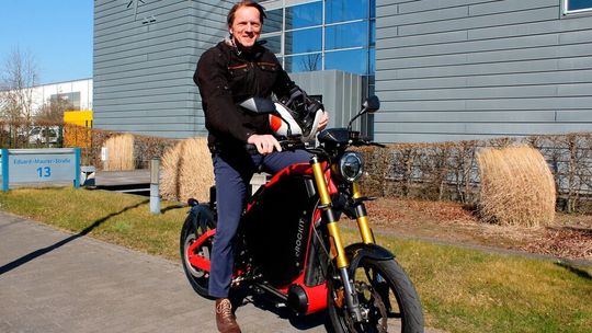 Bei namenhaften Firmen sammelte Andreas Riedel viele Erfahrungen und nutzt diese nun, um E-Rockit Systems zu unterstützen. Bei namenhaften Firmen sammelte Andreas Riedel viele Erfahrungen und nutzt diese nun, um E-Rockit Systems zu unterstützen.