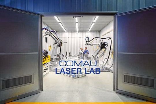 Die E-Mobilität schreitet voran, und mit ihr die Entwicklung diverser Motoren und Batteriesysteme, sagt Comau. Um den Spezialisten auch die passende Verbindungstechnik an die Hand zu geben, stehen jetzt hochspezialisierte, roboterunterstützte Comau-Laserlabore für Motorentwickler und diverse Elektrifizierungsmaßnahmen bereit. Die E-Mobilität schreitet voran, und mit ihr die Entwicklung diverser Motoren und Batteriesysteme, sagt Comau. Um den Spezialisten auch die passende Verbindungstechnik an die Hand zu geben, stehen jetzt hochspezialisierte, roboterunterstützte Comau-Laserlabore für Motorentwickler und diverse Elektrifizierungsmaßnahmen bereit.