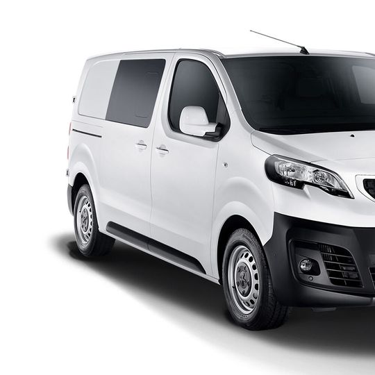 Je nach Ausführung ist eine Seitenwand beim Peugeot Expert nicht ohne das Dach zu ersetzen. Je nach Ausführung ist eine Seitenwand beim Peugeot Expert nicht ohne das Dach zu ersetzen.