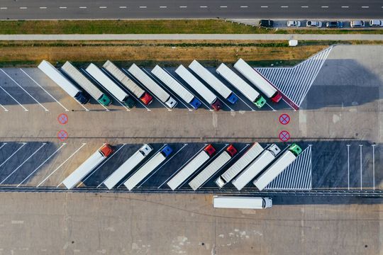 In der Lebensmittellogistik gibt es trotz oder gerade wegen der Krise einen hohen Bedarf an Zeitfensterbuchungen. In der Lebensmittellogistik gibt es trotz oder gerade wegen der Krise einen hohen Bedarf an Zeitfensterbuchungen.