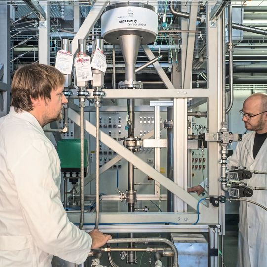 Die Autoindustrie keines anderen Landes investiert so viel Geld in Forschung und Entwicklung wie die deutsche. Die Autoindustrie keines anderen Landes investiert so viel Geld in Forschung und Entwicklung wie die deutsche.