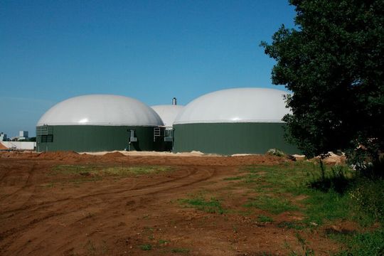 Das Vorhaben Biogas 2030 befasst sich mit der Zukunft der Biogasanlagen nach dem Auslaufen der EEG-Festvergütung im Jahr 2030. Das Vorhaben Biogas 2030 befasst sich mit der Zukunft der Biogasanlagen nach dem Auslaufen der EEG-Festvergütung im Jahr 2030.