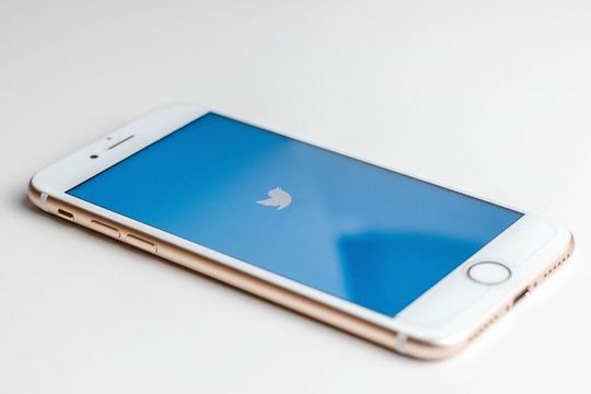 Klar ist: Twitter ist eine Plattform, die eine bedeutende Rolle in der Krisenkommunikation spielt. Für Unternehmen kann Twitter ein wichtiges Tool sein, um in Zeiten wie diesen mit ihren Kunden, Mitarbeitern und der breiteren Öffentlichkeit zu kommunizieren. Klar ist: Twitter ist eine Plattform, die eine bedeutende Rolle in der Krisenkommunikation spielt. Für Unternehmen kann Twitter ein wichtiges Tool sein, um in Zeiten wie diesen mit ihren Kunden, Mitarbeitern und der breiteren Öffentlichkeit zu kommunizieren.