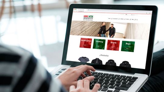NGK Spark Plug eröffnet mit dem ersten Online-Fanshop neue Geschäftsmöglichkeiten. NGK Spark Plug eröffnet mit dem ersten Online-Fanshop neue Geschäftsmöglichkeiten.
