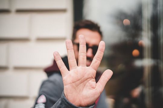 Christian Häfele von ARITHNEA zeigt fünf Denkweisen, die Führungskräfte und Mitarbeiter bei Einführung eines CRM-Systems übernehmen sollten. Christian Häfele von ARITHNEA zeigt fünf Denkweisen, die Führungskräfte und Mitarbeiter bei Einführung eines CRM-Systems übernehmen sollten.