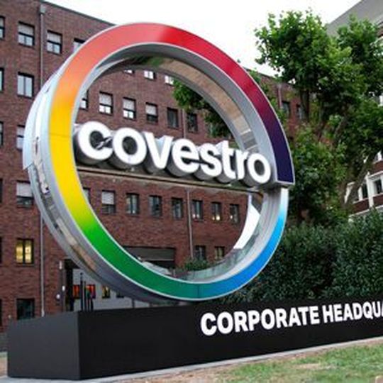 Covestro hat angesichts der Effekte der Corona-Pandemie seine Prognose für das Geschäftsjahr 2020 nach unten korrigiert. Covestro hat angesichts der Effekte der Corona-Pandemie seine Prognose für das Geschäftsjahr 2020 nach unten korrigiert.