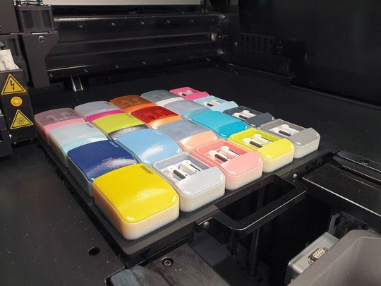Der J826 von Stratasys ist ein Vollfarbdrucker. Der J826 von Stratasys ist ein Vollfarbdrucker.