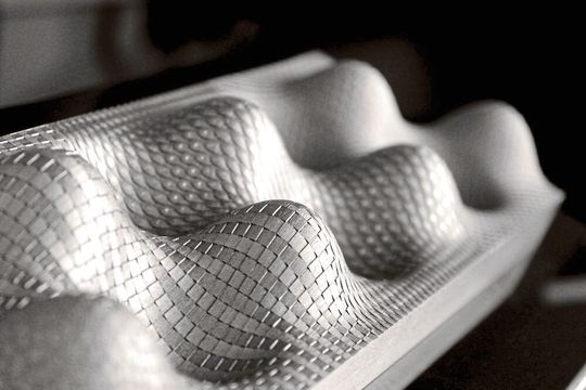The figure shows an example of a plate in the material grade 1.2738 TSHH with a deep laser texturing. The figure shows an example of a plate in the material grade 1.2738 TSHH with a deep laser texturing.