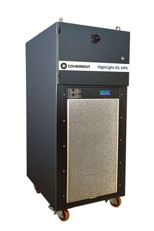 Der Highlight DL HPS verwendet eine „All-in-One“-Konfiguration, bei der Laserkopf, Stromversorgung, Wasserkühler sowie Wärmetauscher in einem einzigen Gehäuse untergebracht sind. Der Highlight DL HPS verwendet eine „All-in-One“-Konfiguration, bei der Laserkopf, Stromversorgung, Wasserkühler sowie Wärmetauscher in einem einzigen Gehäuse untergebracht sind.