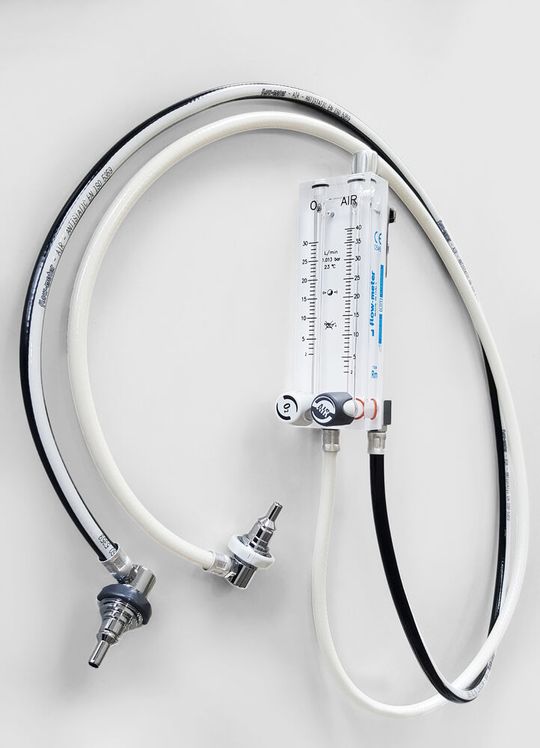 Continental produziert Niederdruckschläuche für den italienischen Gesundheitssektor trotz heruntergefahrener Produktionskapazitäten aufgrund der Covid-19-Pandemie. Continental produziert Niederdruckschläuche für den italienischen Gesundheitssektor trotz heruntergefahrener Produktionskapazitäten aufgrund der Covid-19-Pandemie.