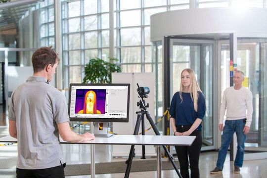 Die neue Wärmebildkamera von Flir misst die Hauttemperatur. Die neue Wärmebildkamera von Flir misst die Hauttemperatur.