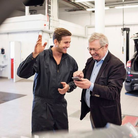 Die überarbeitete Dekra-App macht’s möglich: alle Prüfberichte zum Werkstattequipment im Blick. Die überarbeitete Dekra-App macht’s möglich: alle Prüfberichte zum Werkstattequipment im Blick.