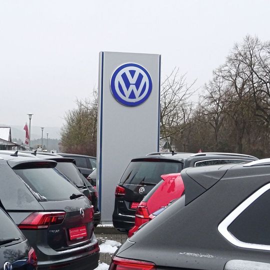 Rund 70 Prozent der VW-Autohäuser in Deutschland haben wieder geöffnet. Rund 70 Prozent der VW-Autohäuser in Deutschland haben wieder geöffnet.