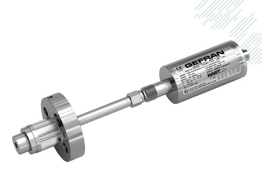 Die neuen Schmelzdrucksensoren können außerdem über eine interne Autokompensation bei Temperaturschwankungen zurückgreifen und so die typische Drift herkömmlicher Sensoren aufgrund der Füllflüssigkeitserwärmung reduzieren. Für eine leichte Installation gibt es auch die passenden Flanschadapter (links im Bild).