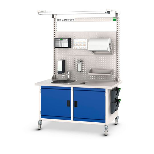 Der Bott Care-Point ist mit Wasseranschluss, Papierrollenhalter und Ablagen ausgestattet. Der Bott Care-Point ist mit Wasseranschluss, Papierrollenhalter und Ablagen ausgestattet.