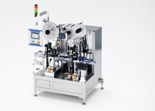 Der Obenauf-Etikettierer 452E ist das erste Herma-Gerät, das mit der neuen Platzierungstechnik ausgestattet ist. Der Obenauf-Etikettierer 452E ist das erste Herma-Gerät, das mit der neuen Platzierungstechnik ausgestattet ist.