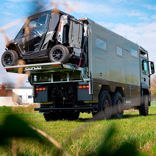 Der Unicat MD56c MAN TGS 6x6 ermöglicht komfortables und autarkes Reisen in der ganzen Welt. Der Unicat MD56c MAN TGS 6x6 ermöglicht komfortables und autarkes Reisen in der ganzen Welt.